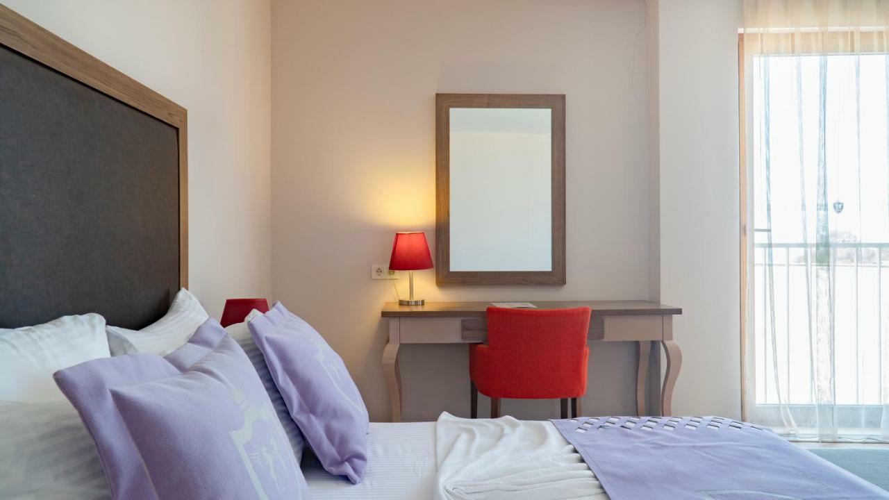 Ladies Beach Suite Hotel (Adults Only) Kuşadası Buitenkant foto