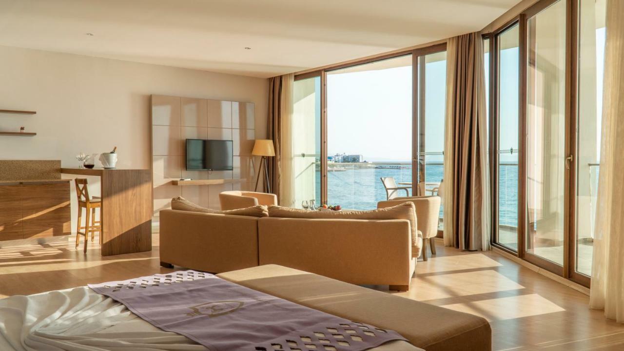 Ladies Beach Suite Hotel (Adults Only) Kuşadası Buitenkant foto